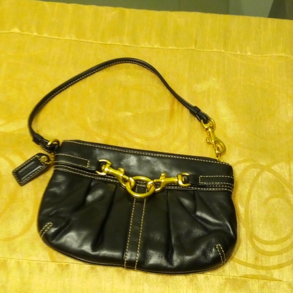 Coach small leather Blk wristlet